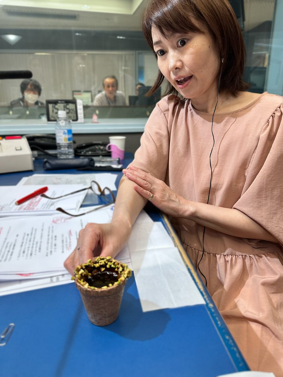 daikichi_obc's tweet image. 💐本日のゲスト💐
テンセンス株式会社 林真智子さん
スタジオにお越しいただきました!
食べられるカップ
"#エコプレッソ "を作られました☕️
今回10/25(土)のOBCラジオまつりで
#わらだい とタイアップ🤝💖
聞き逃した方はこちら👇
📻 radiko.jp/share/?t=20251…
#わらだい #ラジオ大阪