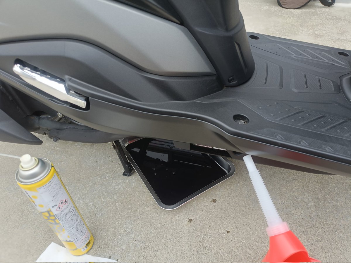 hamaguri1240's tweet photo. 休みがしっかり取れるようになったから、バイクのオイル交換とかも自分でやれるのありがたい。
あと教習所とか行けてるし、忙しいけど人間らしい生活にようやくなれたと思う https://t.co/HMgXX76OFh