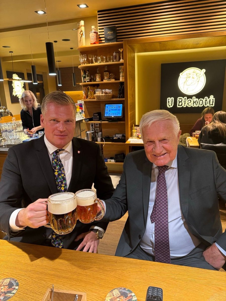 Politologický klub tweet media