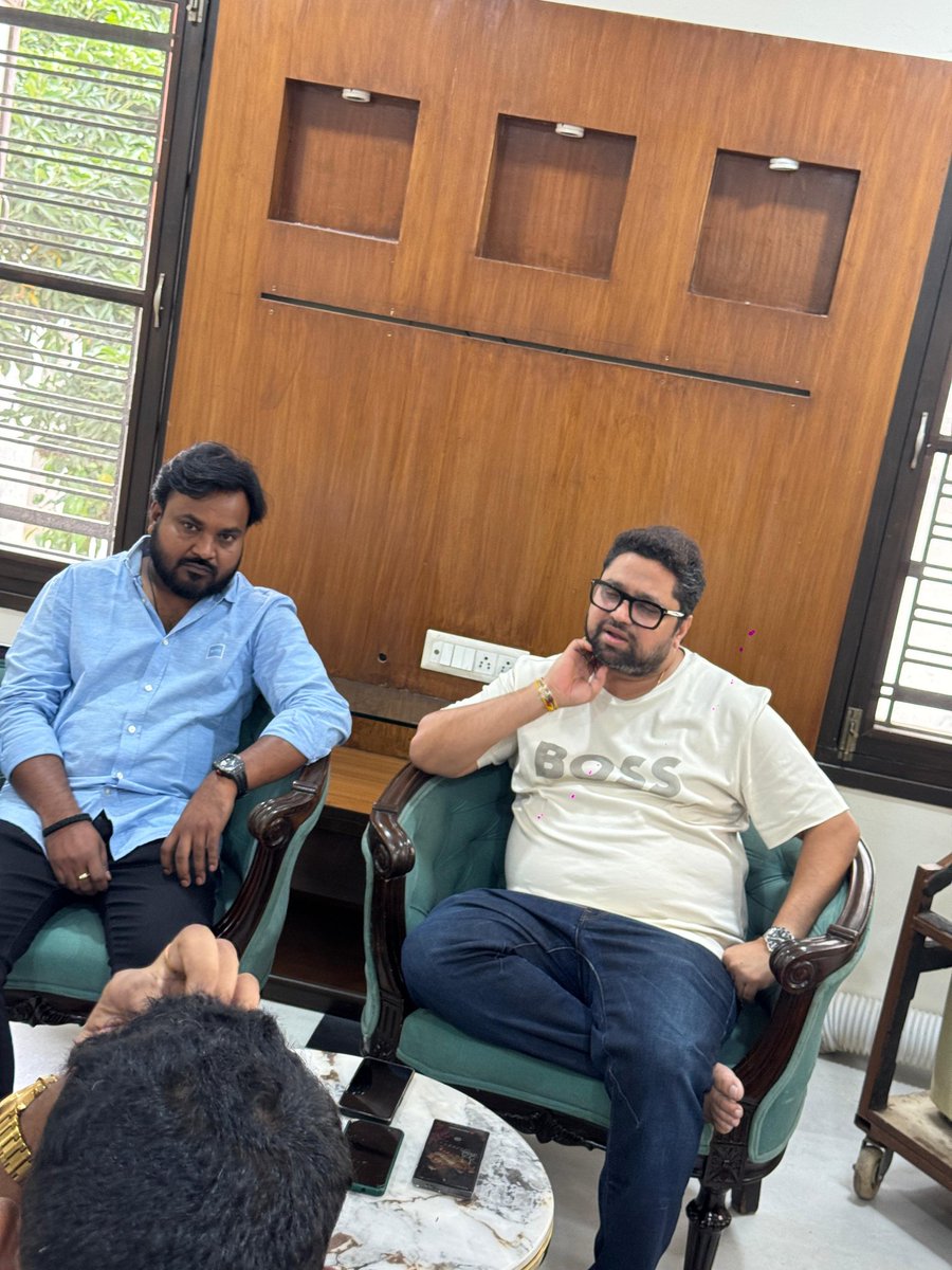 ProSreenuSuresh's tweet image. Producers @RajeshDanda_ and #ShivaBommaku interacting with print and web media about #KRamp ❤️🔥
An interesting interaction full of insights 💥
Heavy Entertainment on October 18th!!