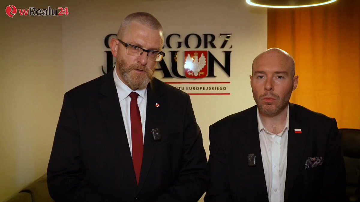 MarcinRola89's tweet image. MUREM ZA GRZEGORZEM BRAUNEM! Żałosna antypaństwowa, antypolska junta chce skazać Grzegorza Michała Brauna w procesie pokazowym za jakieś wyimaginowane przewinienia, które nawet nie łapią się pod jakikolwiek paragraf. III RP już jest praktycznie jak III RZESZA i mentalnie nie…