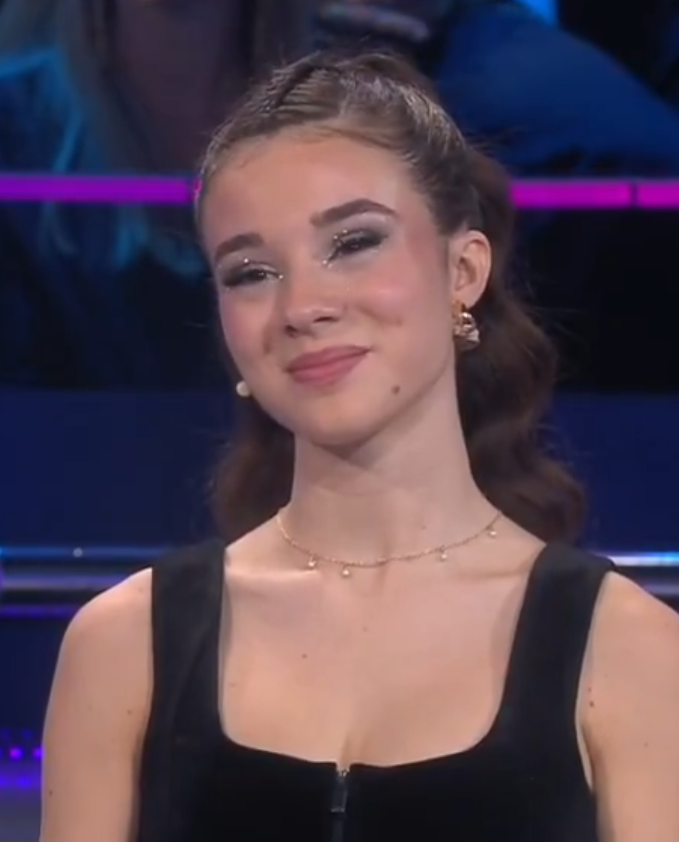 OT24h's tweet photo. La valoración a Cristina ayer fue un sinsentido

"Suéltate más" - Es la que más morro le echa encima del escenario y tiene más desparpajo

"Estás muy teatralizada" - Es una canción de un musical

Siento que no les están dando un feedback que les aporte
#OTGala4 #OTDirecto14O https://t.co/aSgFL52EVk