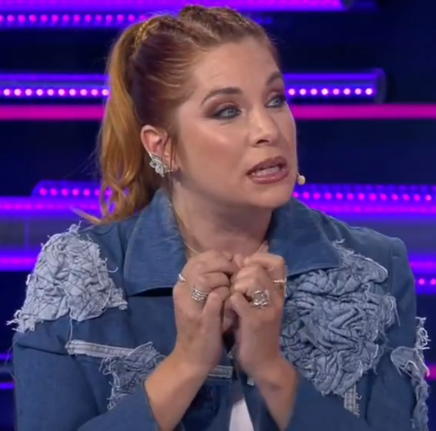 OT24h's tweet photo. La valoración a Cristina ayer fue un sinsentido

"Suéltate más" - Es la que más morro le echa encima del escenario y tiene más desparpajo

"Estás muy teatralizada" - Es una canción de un musical

Siento que no les están dando un feedback que les aporte
#OTGala4 #OTDirecto14O https://t.co/aSgFL52EVk