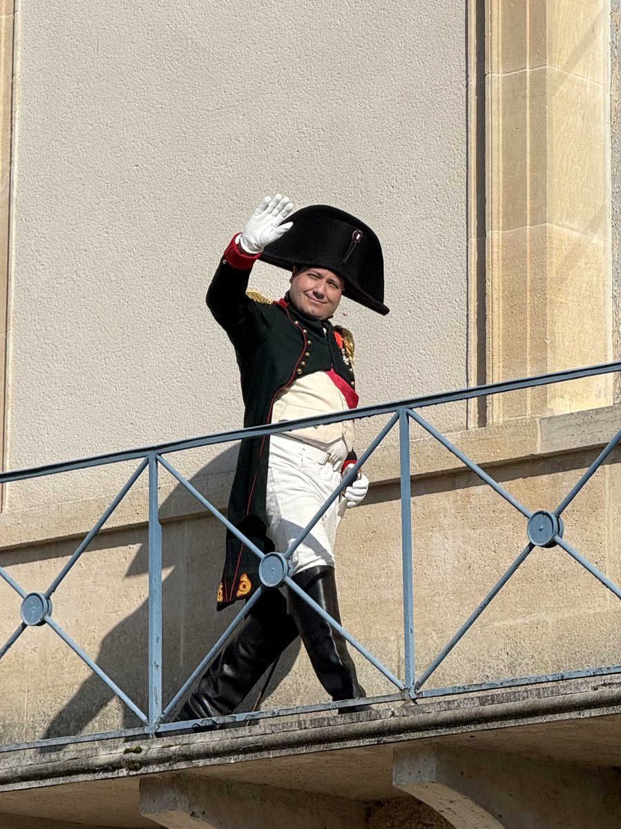 JeunesReps78's tweet photo. En marge de l’agitation politique, quelques @jeunesreps78 ont profité du patrimoine exceptionnel des Yvelines avec le dimanche impériale de @villederambouillet 🦅 🇫🇷

Une plongée dans notre glorieuse histoire. Au-delà de la nostalgie, notre passé doit inspirer notre avenir. https://t.co/LM1Vbtzdus