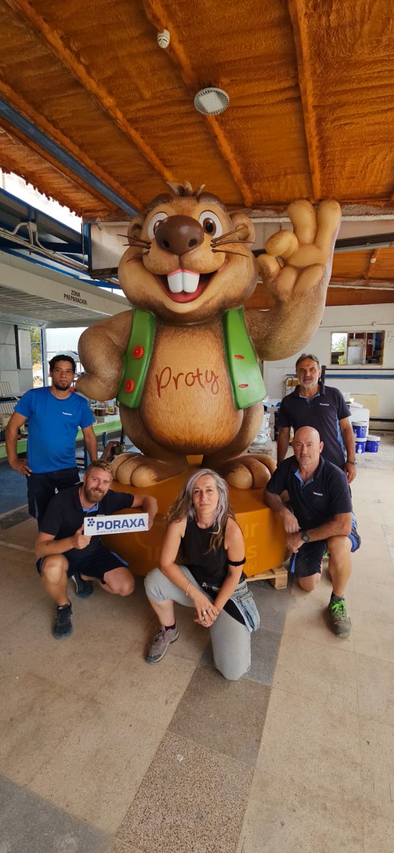 En Poraxa hemos tenido el placer de dar forma a Proty, la mascota de Protur Hotels. Un proyecto especial, trabajado al detalle para que el resultado sea tan simpático como entrañable.

Estamos encantados de poder hacer más divertidas las vacaciones de los  más pequeños 💚
