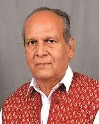 the_kilanaut's tweet image. बीते दिनों कांग्रेस के दिग्गज नेता भरत सिंह कुंदनपुर का निधन हो गया। वे ईमानदारी और बेबाकी के लिए पहचाने जाते थे। यक़ीनन उनके जैसा बिरला चरित्र राजस्थान की सियासत में मिलना मुश्किल है।
लेकिन भरत सिंह जी के निधन पर सियासत का जो चरित्र अशोक गहलोत ने पेश किया वह भी इस दौर में…