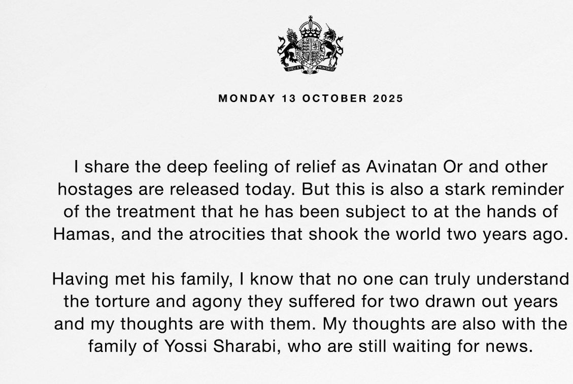 UK PM Starmer again full of compassion for 🇮🇱captives - all of whom are "hostages" incl IOF members enforcing illegal blockade &amp; occupation - as well as their families. Deafening silence on 🇵🇸captives, &amp; their families. Condemnation of Hamas, silence on 🇮🇱 atrocities. ⚖️⁉️