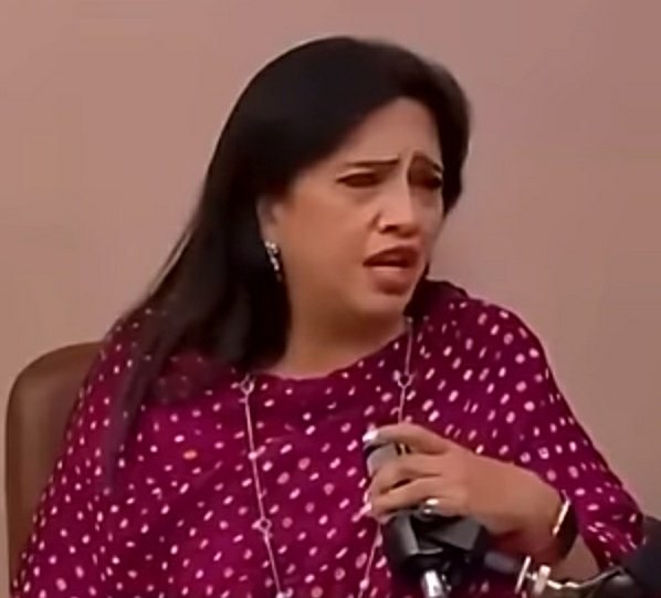 KraantiKumar's tweet image. SMITA PRAKASH : आप के लोकसभा क्षेत्र में कोई मुस्लिम लड़की आपके पास आती और कहती है हिन्दू लड़के से शादी करनी है तो आप क्या एडवाइस देंगे.

ASADUDDIN OWAISI : मैं यह कहूंगा कानूनी तौर पर तुम्हारी उम्र शादी करनी है तो करो 🔥

SMITA PRAKASH : एक लॉयर, एक गार्डियन और एक मुस्लिम लीडर…