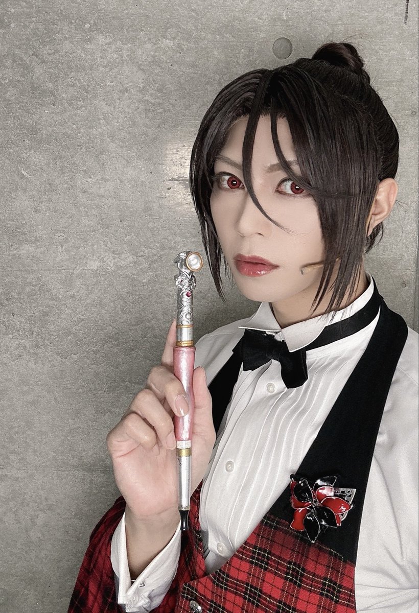 シャイロック・ベネット氏、お誕生日おめでとうございます🎉
貴方に出会えて心の底から嬉しく思ってる、俺の人生を変えてくれた1人。
これからも胸を張って演じられるよう、負けないくらい魅力溢れる大人になります！精進いたします！おシャイ様！！！