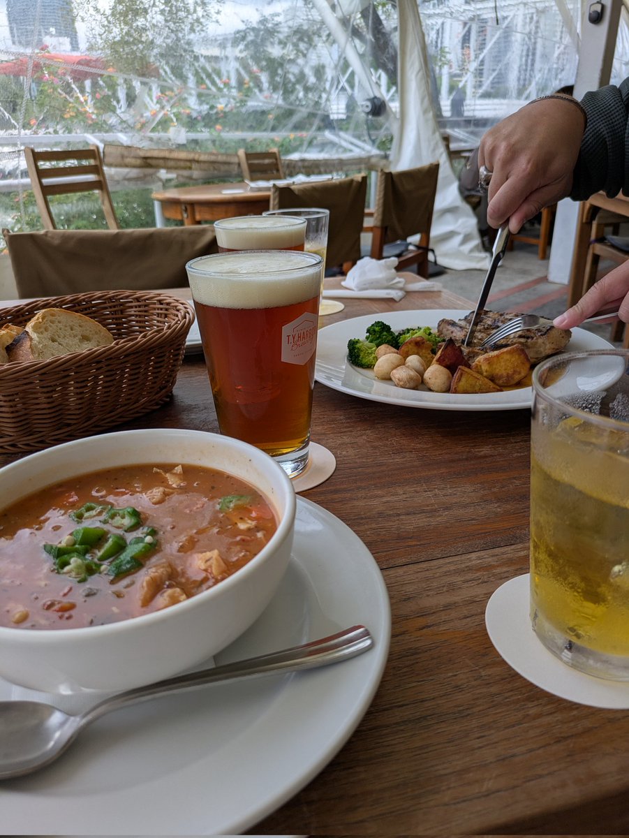 Kotoetw's tweet photo. フッフッフ🍺
用事の前にランチwith🍺
#TYHarbor #チキンガンボ
#午後半休 #このパターンアリだな 💃 https://t.co/OWuO6z5yCb
