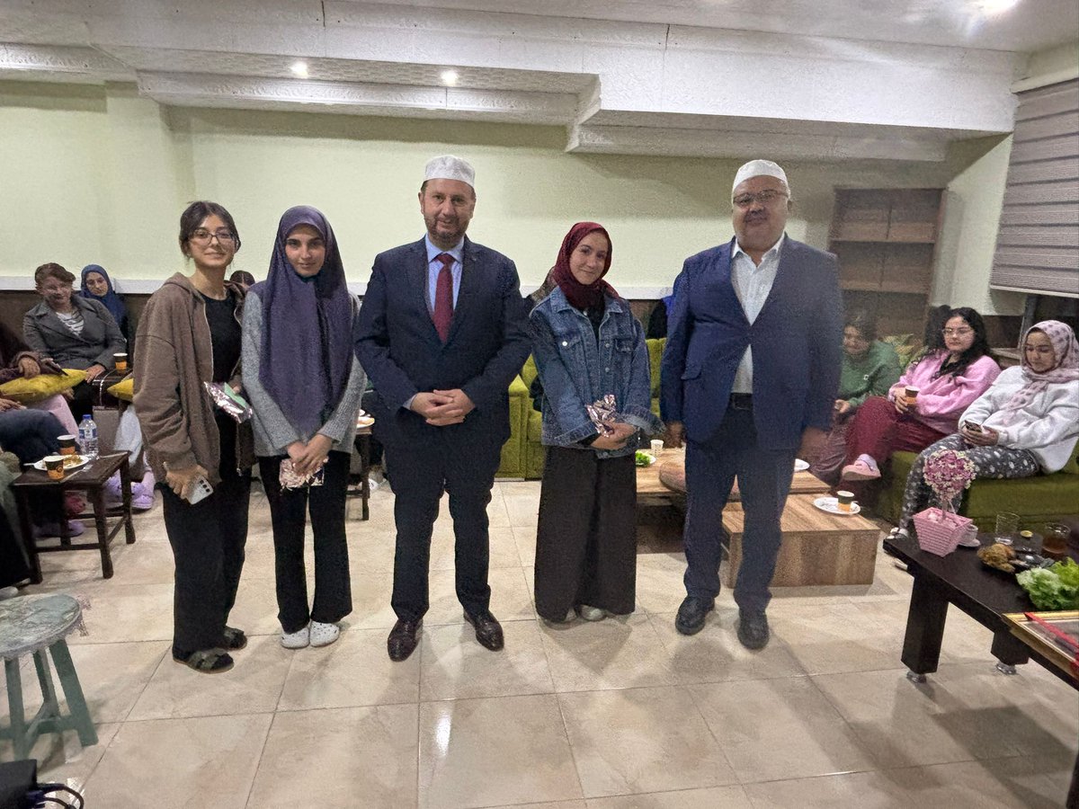 Yurdumuzda “Aile” konulu hasbihalde, Pamukkale İlçe Müftüsü Muhammet Çörekçi ve İl Vaizi İsmail Karahan’ı öğrencilerimizle buluşturduk. 💬

Sıcak bir sohbet, güzel paylaşımlar ve bolca tecrübe… 💫

📍Biruni Yurdu