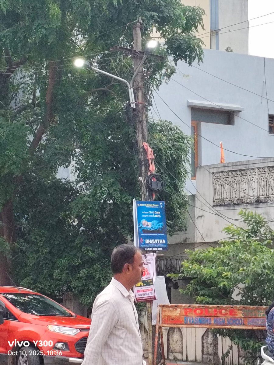 TRPrasad12's tweet photo. @PrateekReddy16 4 no's new lights fixed , due to high tension line not possible for Attending repair now junction lighting and illumination is good https://t.co/QZQ7NhZCTs
