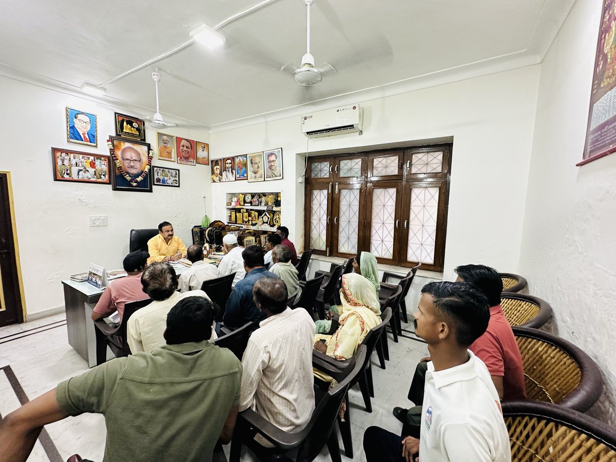 हर व्यक्ति तक न्याय और सुविधा पहुँचे, यही प्रयास है।
जनता दर्शन में पधारे सम्मानित क्षेत्रवासियों की समस्याओं को सुनकर उनके समाधान हेतु आवश्यक दिशा-निर्देश दिए।

#MLA_Rampur_Maniharan

<a href="/BJP4India/">BJP</a>  <a href="/BJP4UP/">BJP Uttar Pradesh</a>