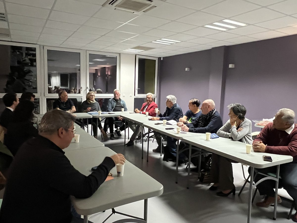 🚆 La campagne continue en Île-de-France, avec une rencontre des Radicaux du Val-de-Marne. Notre candidate était accueillie par le président Eric Malmaison et des militants venus lui poser de nombreuses questions sur son projet pour le <a href="/PartiRadical/">Parti Radical</a>.