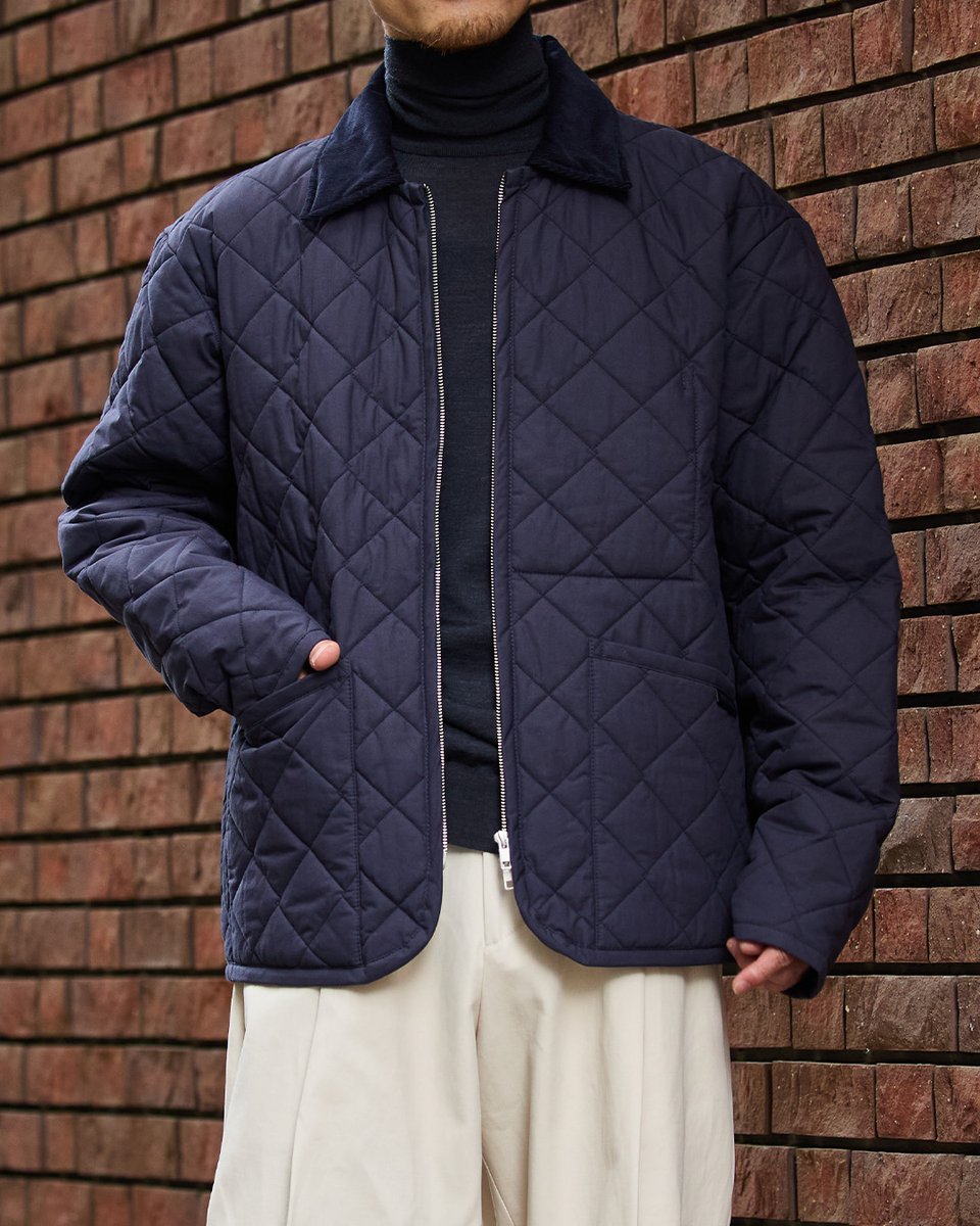 arknets_info's tweet photo. ＼10月18日(土)19：00発売／
【別注】LAVENHAM｜2025年秋冬アイテム

英国伝統のキルティング技術を受け継ぐブランド《 LAVENHAM 》に、別注した3つのモデルが登場。

ARKnetsだけの特別なアイテムを、お見逃しなく。
🔗https://t.co/oo62fQhyzP

#ラベンハム #arknets https://t.co/J8eRtxC8W6