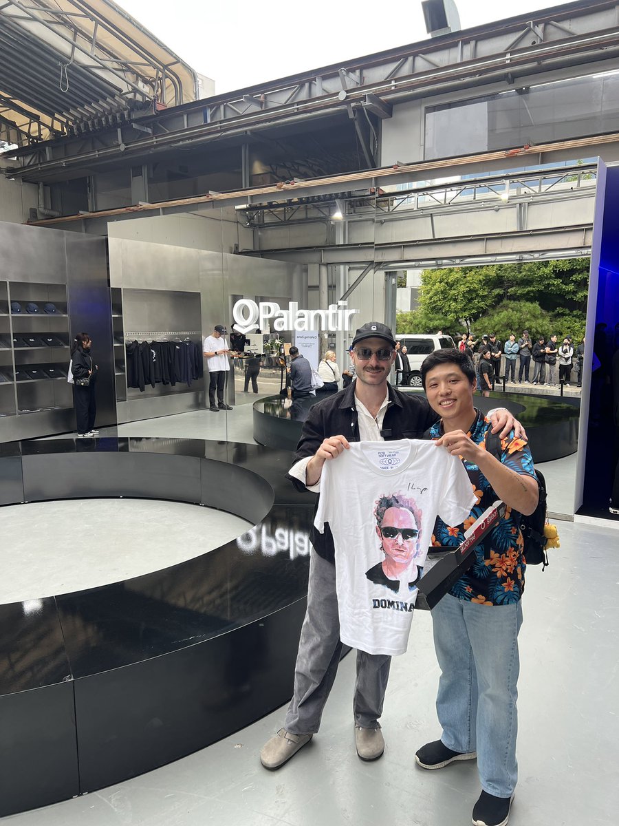 PIF_SPACE_JC's tweet image. 난 팝업스토어와 거리가 먼 사람이다.
그런데 팔란티어 @PalantirTech 는 내 인생의 전환점이 되어 준 회사다. 

2018년 카페를 열었다.
열심히 했다. 사업이 잘 되가기 시작했다.

대출 받아 사업을 확장한 2020년 초.
딱 두 달 후에 망할 위기에 놓였다.
그놈의 코로나 5단계. 2인 “이상” 카페나…