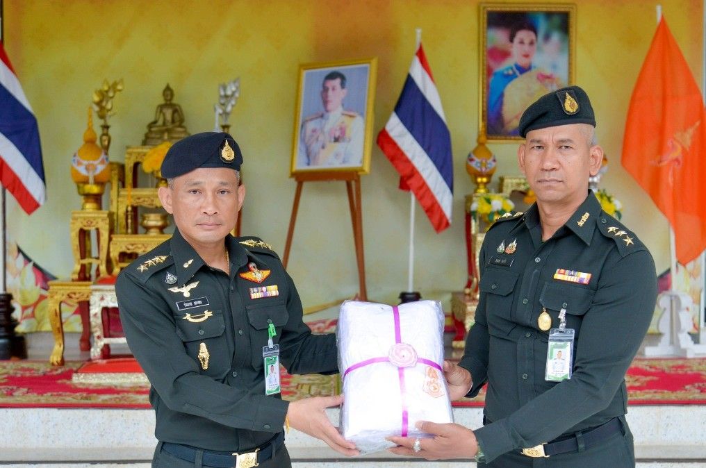 3rd_army1's tweet image. ผบ.พัน.สบร.23 เป็นประธาน พิธีมอบใบ ประกาศเกียรติคุณ และของที่ระลึกให้กับกำลังพล เพื่อเป็นขวัญและกำลังใจให้กับกำลังพลของหน่วยที่ได้เสียสละทำประโยชน์ เพื่อประเทศชาติ ซึ่งปฏิบัติภารกิจตามแผน จักรพงษ์ภูวนาถ สนับสนุน กองทัพภาคที่ 2 ณ หน้า บก.พัน.สบร.23 บชร.3