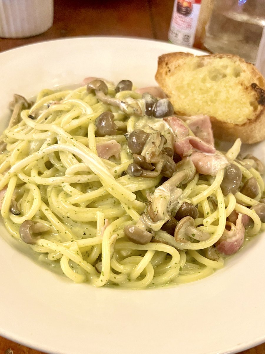 江古田 パンコントマテ
ベーコンときのこのジェノベーゼ
14年も江古田にいて初めていったけどくっそ美味かったなぁーーー。
生パスタであろう麺はもっちもち。ランチセットのガリトーもナイスガリバタでした。
またいこう。ちょっとはまりそう。