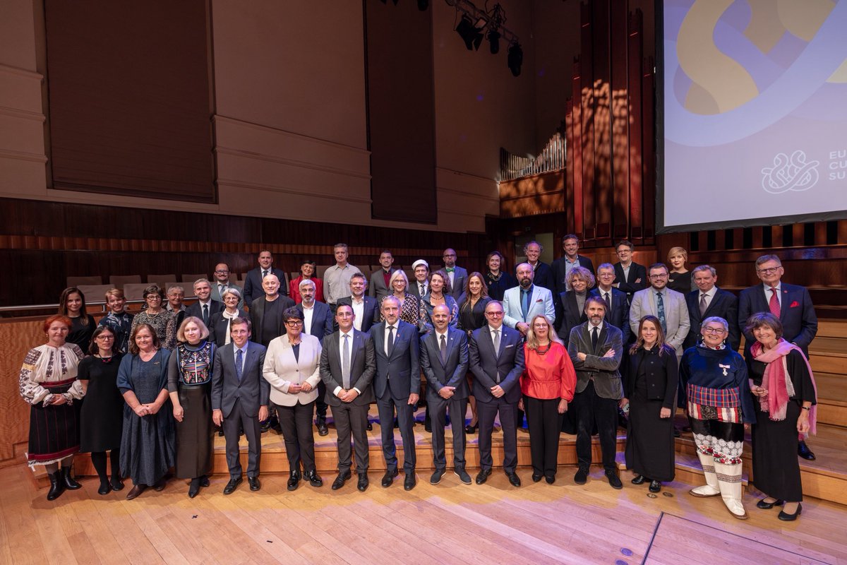 Madrid recibe en Bruselas el #EuropeanHeritageAwards 2025, el máximo reconocimiento de la Comisión Europea en materia de patrimonio, por la restauración de la Puerta de Alcalá, símbolo de nuestra ciudad y testigo de su historia.

Un reconocimiento al trabajo extraordinario de los