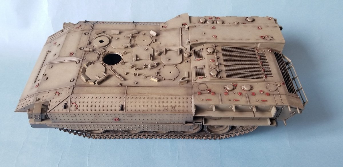 hikinon1's tweet image. 基本塗装を終え、シャドー吹きとスミ入れをしました。自己満足です。
あとは小物と、苦手な車体後部のエッチングパーツです。
#ACHZARIT
#MENGMODEL
#IDF