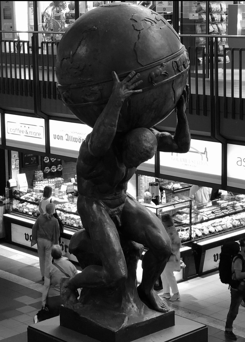 Wie oft denkst du, ich schaffe das nicht? Und dann schaffst du‘s doch, weil du keine andere Wahl hast - weil du’s schaffen musst. Doch immer dann, wenn du dich an die Last auf deinen Schultern gewöhnt hast, kommt garantiert einer vorbei und packt dir noch was oben drauf. Am