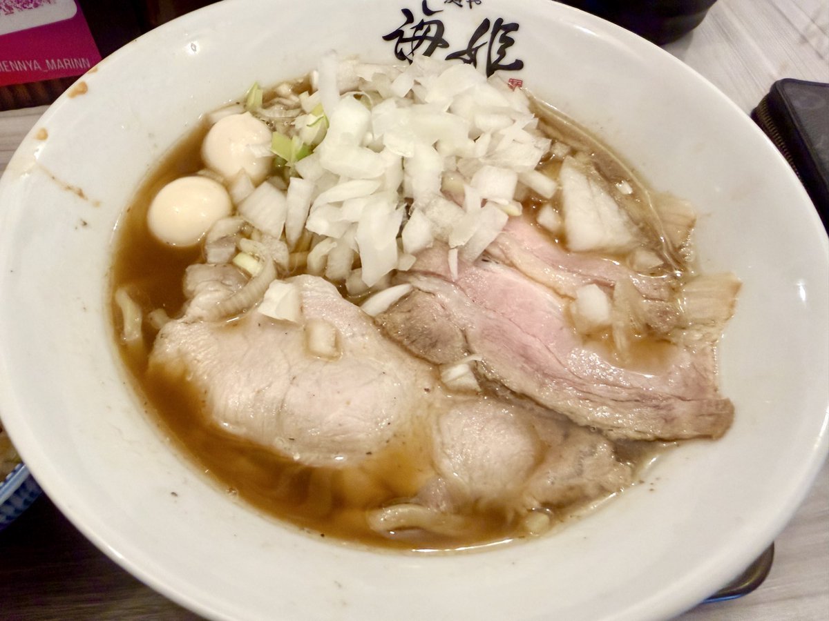 ryuchell1978's tweet photo. 会社近くのラーメン屋🍜
麺や 海姫

煮干ラーメン
肉めし

煮干がきいて玉ねぎのシャキシャキもいい✨
肉めしも美味い😋

#麺や海姫
#ラーメン
#煮干ラーメン
#肉めし
#美味い
@mennya_marinn https://t.co/cVDRjZkZi3