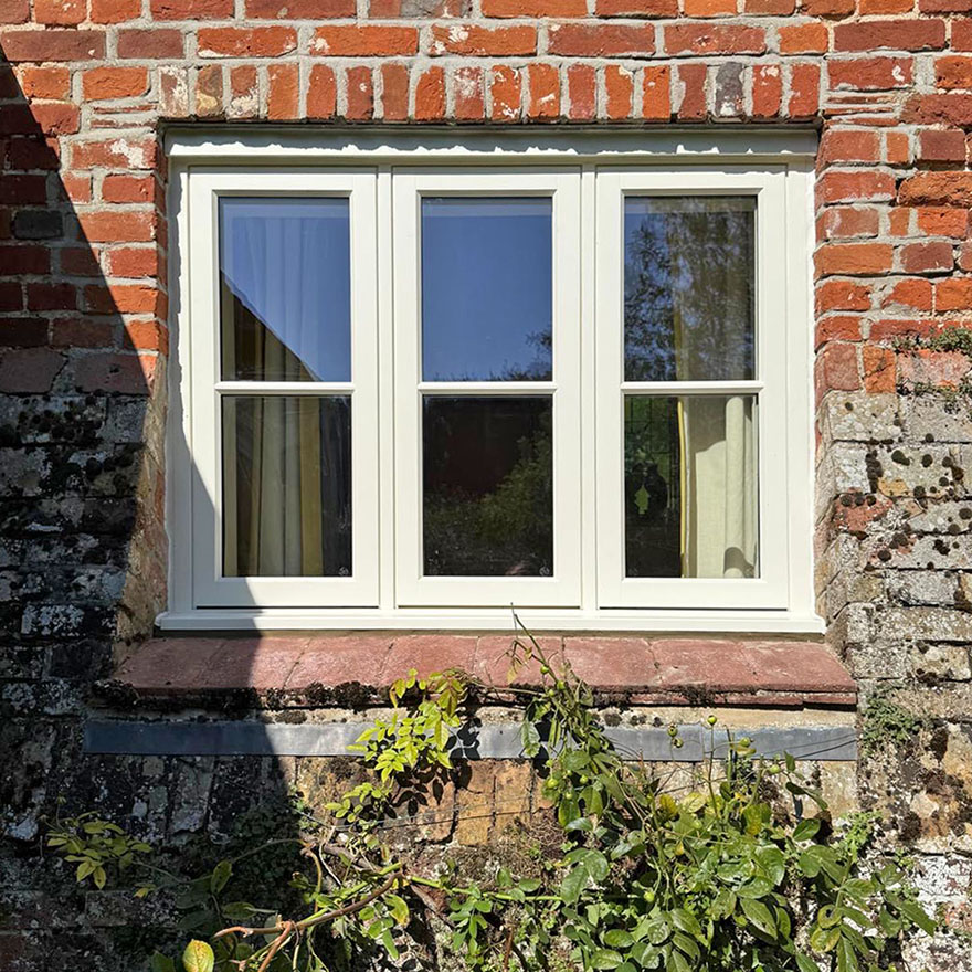 PaxtonsSW's tweet image. Timber gem – recently installed Paxtons flush casement timber window with mid-rail in Heritage cream. Learn more at paxtonsonline.co.uk/paxtons-timber…, visit our large Saffron Walden showroom or call 01799 527542.
#timberwindows #cambridge #bishopsstortford #saffronwalden