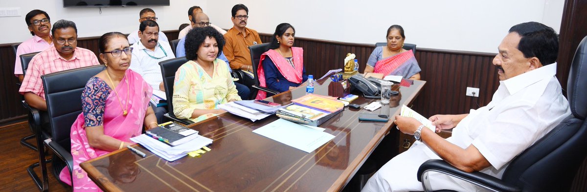 இன்று (14.10.2025) சென்னை, தலைமைச் செயலகத்தில்,எனது தலைமையில், பொங்கல் 2026 வேட்டி சேலை வழங்கும் திட்டம், பள்ளி சீருடை வழங்கும் திட்டம் மற்றும் துறைச் சார்ந்த திட்டங்களின் முன்னேற்றம் குறித்து கலந்தாலோசனைக் கூட்டம் நடைபெற்றன.  

<a href="/mkstalin/">M.K.Stalin - தமிழ்நாட்டை தலைகுனிய விடமாட்டேன்</a>