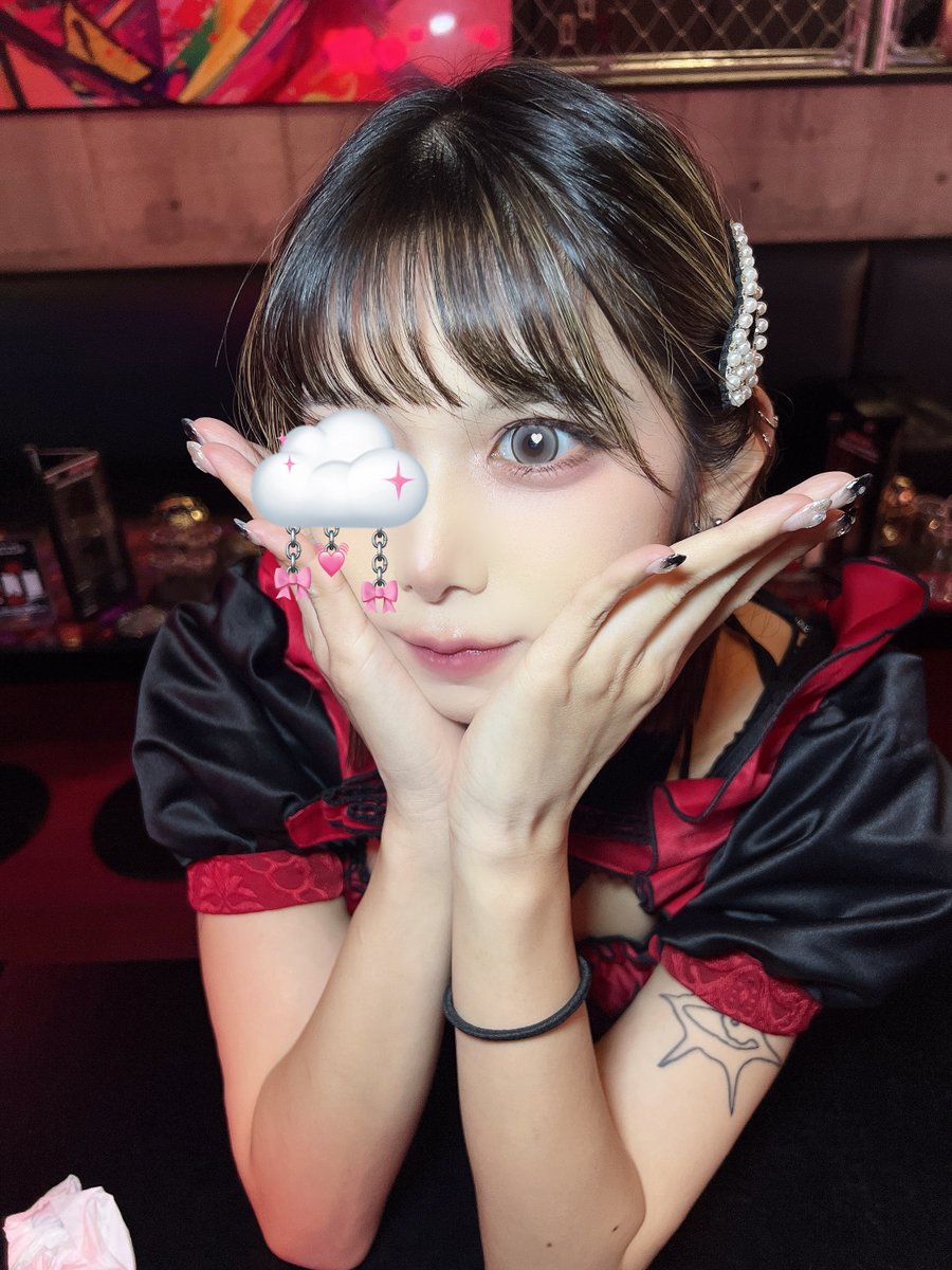 髪切ったのに全然髪の毛見えてない写真でワロタ、ガハハ🤪
-23.5