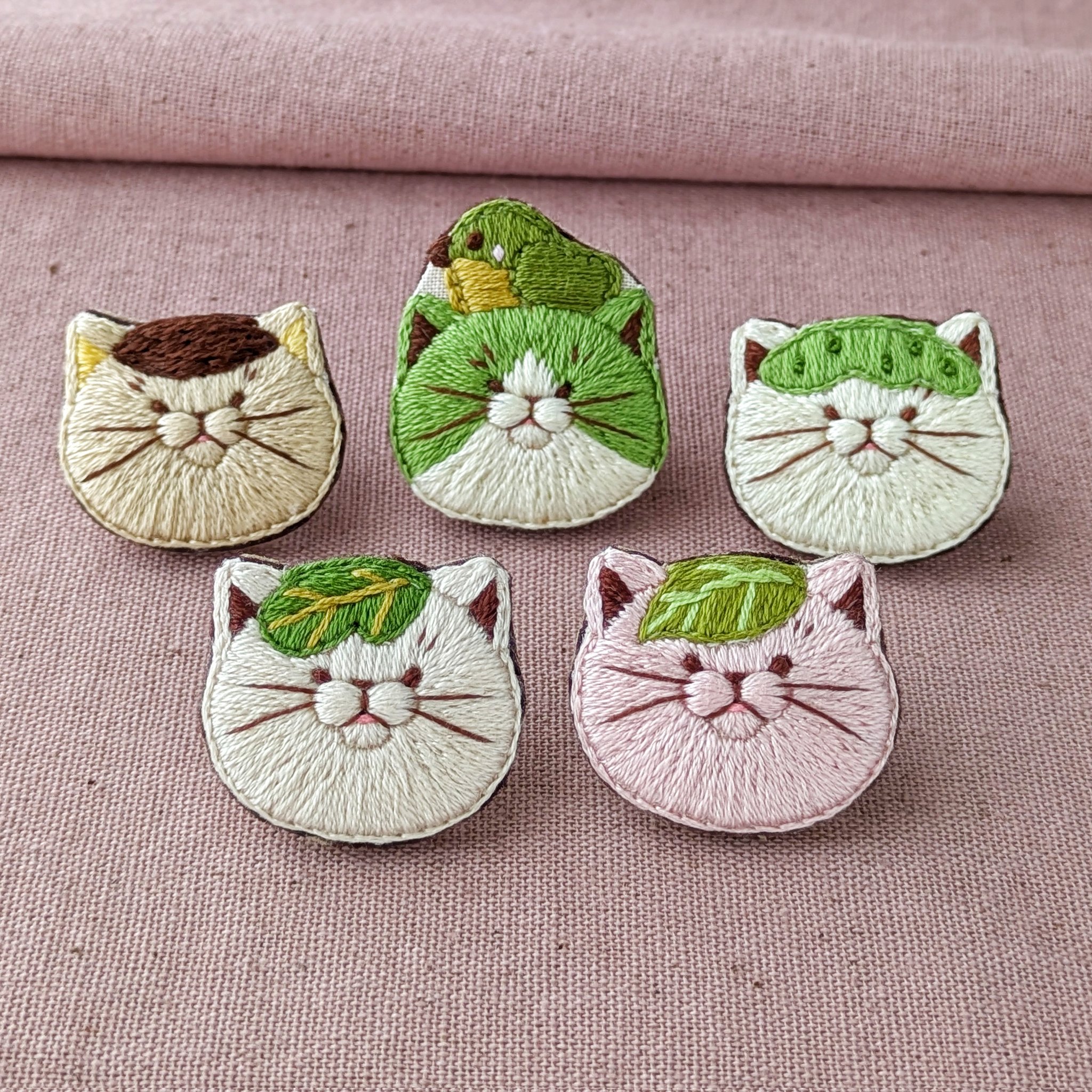 豆《ネコの刺繍 》 (@mame85023) / X