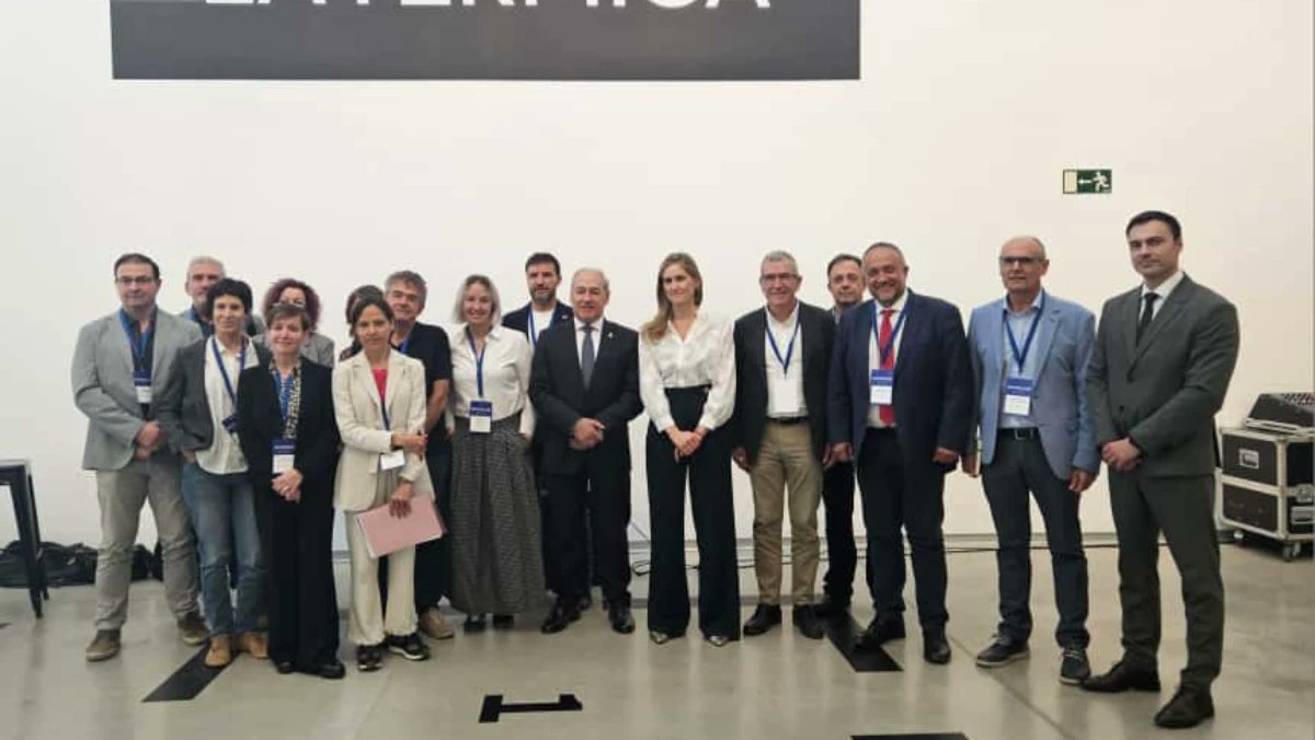Courel presenta en el encuentro ‘Cambio climático, reto demográfico y mundo rural’ los proyectos del CIT León Sostenible
bierzotv.com/courel-present…
<a href="/diputacionleon/">Diputación De León</a>
