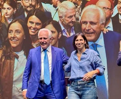 MarcelloFoa's tweet photo. 🟠 Il mio post di ieri in cui evidenziavo come per la quinta volta consecutiva, il vero vincitore delle elezioni regionali (vedi ieri la Toscana) ha suscitato moltissime reazioni. Alcune spropositate. 

Sbaglia chi sostiene che tutti i politici siano uguali. Non è così, grazie al cielo individualmente ce ne sono di eccellenti e riescono anche a ottenere dei risultati molto importanti.  

Il problema è a monte ovvero è la riluttanza dei leader politici ad ammettere pubblicamente che i loro poteri sono sempre più limitati da un sistema (in)visibile che ha tolto vieppiù sovranità ai singoli Stati, limitando la facoltà di chi governa a livello nazionale e locale di cambiare davvero rotta.
Ma gli elettori se ne sono accorti e per questo non vanno più a votare. 
Perché nessun leader esce allo scoperto? 
Perché nessuno dice che il sistema di governance globale, che peraltro Trump sta smantellando, resiste solo nell’Unione Europea?
Perché è così difficile dire la verità e tentare di ripristinare le regole democratiche?

Quando qualche leader risponderà concretamente e coerentemente a queste domande i cittadini, siatene certi , torneranno a votare e a sentirsi davvero rappresentati.