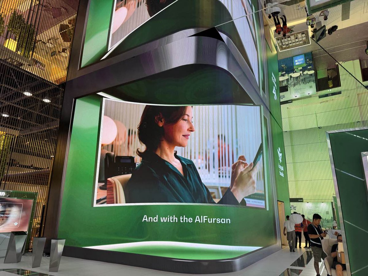 colorlightcloud's tweet image. At the 2025 Arabian Travel Market, Colorlight &amp;amp; Qubit Electronics successfully created an oversized L-shaped #LEDdisplay. 

This project utilized #Colorlight&apos;s professional CS20-8k Pro media server and X100-Pro video processor. 

#Colorlight #QubitElectronics  #ProjectCase