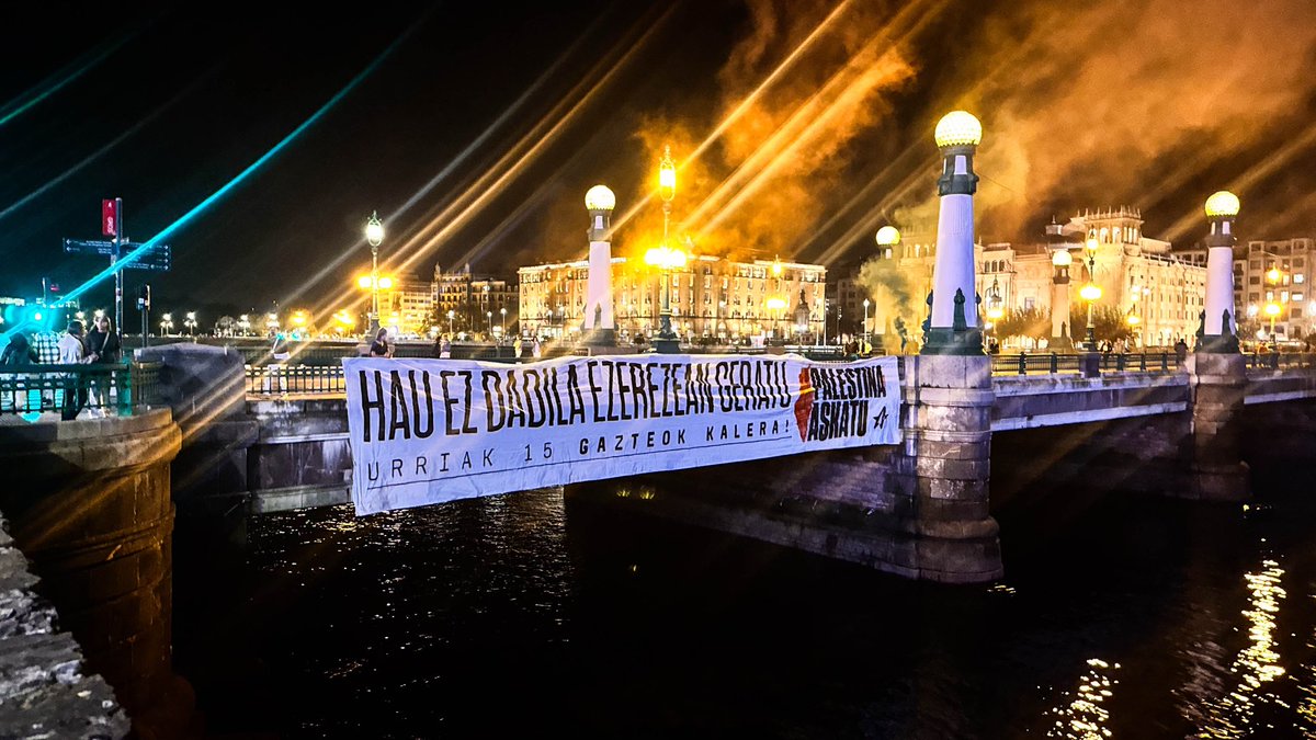 Bart gauean, Coca-Colako fabrika seinalatu dugu beste hainbat enpresarekin batera Israelekin harremanak izateagatik. Palestinako genozidioak bukatu beharra du, eta horretarako berme guztiak jarri behar dira. 

Israeli boikot. 
Palestina askatu!🇵🇸

Urriak 15 kalera!