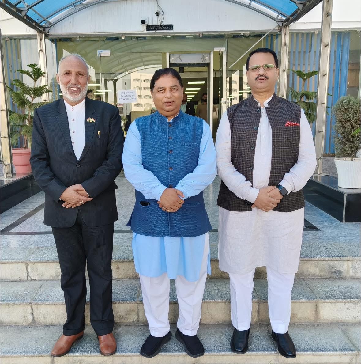 iamsatsharmaca's tweet image. 📍सिविल सचिवालय, श्रीनगर, जम्मू कश्मीर 

सत्य और सेवा की राह पर एक और कदम आगे — राज्यसभा चुनाव के लिए पत्र हुए स्वीकृत।