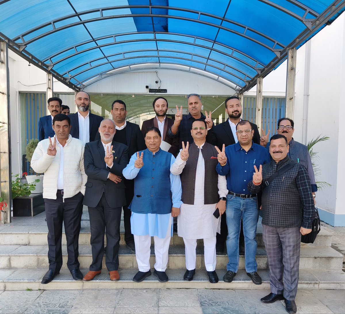 iamsatsharmaca's tweet image. 📍सिविल सचिवालय, श्रीनगर, जम्मू कश्मीर 

सत्य और सेवा की राह पर एक और कदम आगे — राज्यसभा चुनाव के लिए पत्र हुए स्वीकृत।