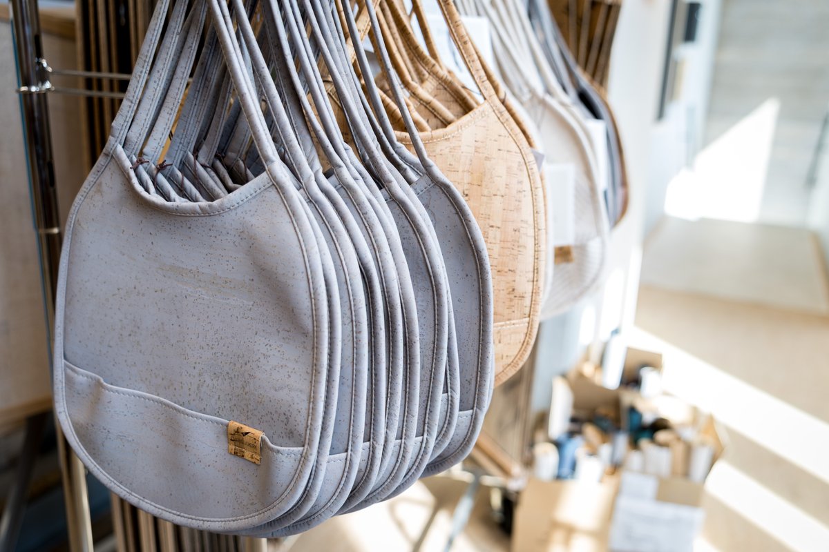 ZundCutter's tweet image. ClarissaKork – where everything revolves around cork and digitalized craftsmanship

“The cutter was what got us up and running. Before that, everything was done by hand – now we finally have a pace.” Clarissa Steurer, Founder ClarissaKork 👉 bit.ly/4ofqyvR

#zundcutter