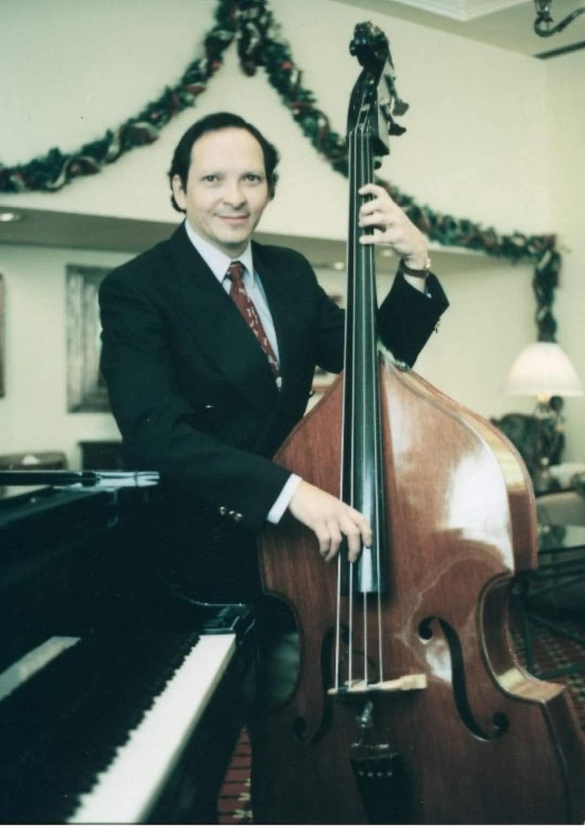 ¡Feliz Cumpleaños a Javier Carreón Montoya de <a href="/RadioAnahuacAM/">Radio Anáhuac</a>. Pasa un día increíble y gracias porqué a través de Tu musica y Tu Programa "Jazz Arquitectónico" fortaleces de manera increíble la escena del jazz. ¡Enhorabuena, esto está que arde!