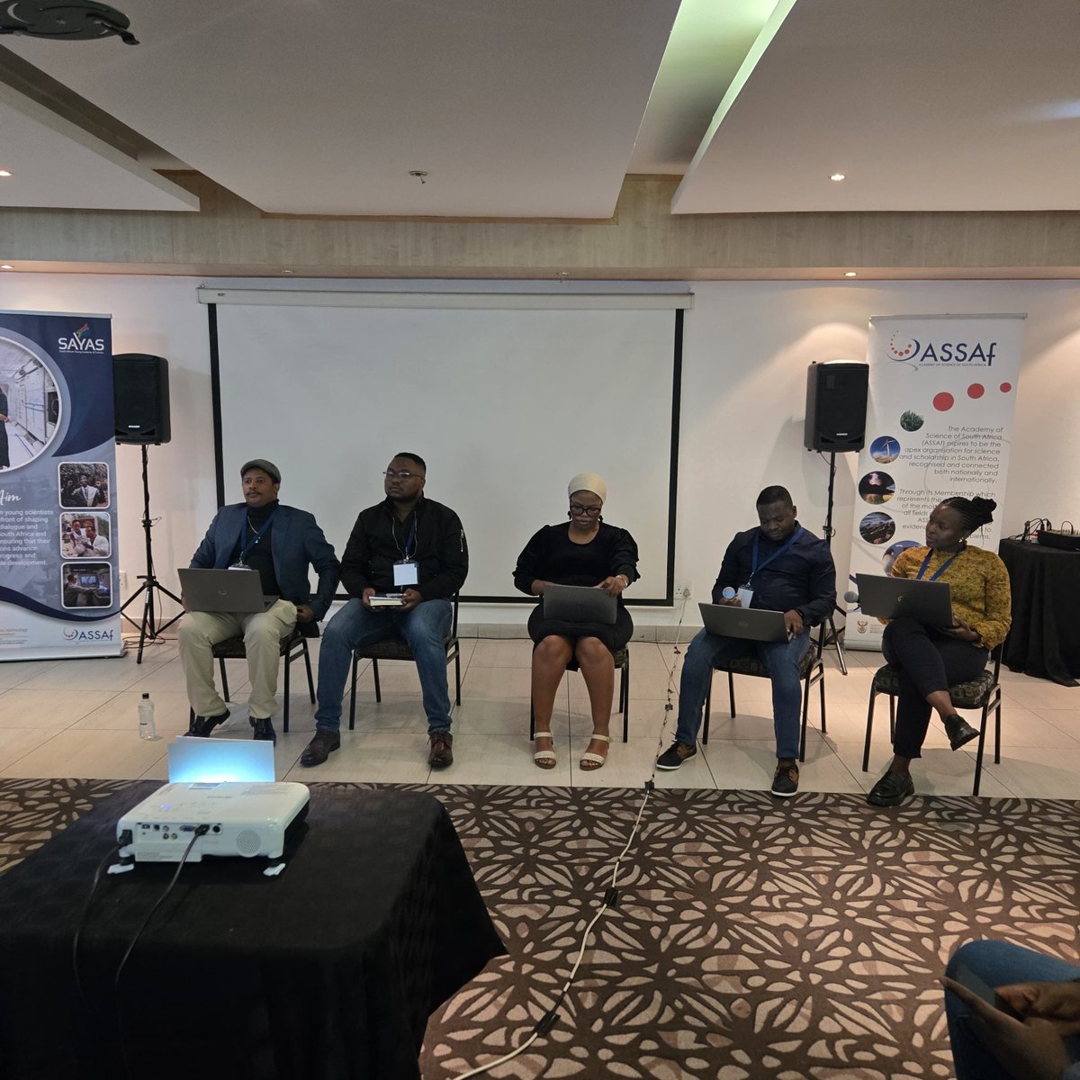 ASSAf_Official's tweet photo. ๐ Keynote at #AYSC25:
Mr Humbulani Mudau, CEO of @SANSA7, joins @ASSAf_Official to share bold insights on climate, well-being & innovation ๐
Reflections from rising researchers to follow!
#ClimateChange25 #CCWellbeing25 #AYSCAfrica
@TWAS_SAREP @SAYAS_SA @HSRCza @NRF_News https://t.co/HVyqNgeWWh