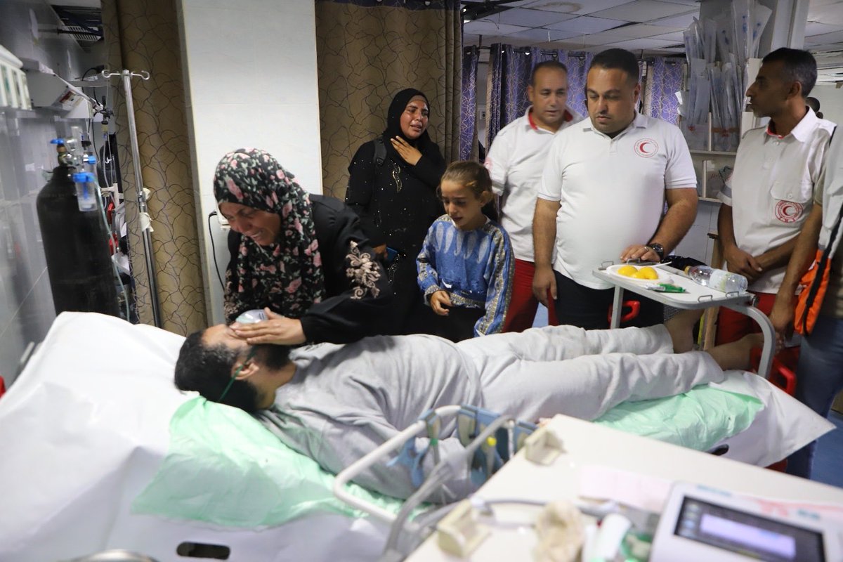 PalestineRCS's tweet photo. 🚨PRCS, in coordination with the ICRC, provided medical care to Palestinians released from Israeli detention yesterday. They were received at PRCS hospitals in #Gaza (Al-Amal and Al-Mawasi), while 8 were transferred in the West Bank for follow-up care, including one from Ofer Prison directly to his home in Kafr Aqab.🚑

Let’s raise our voices #Dignity_for_GAZA