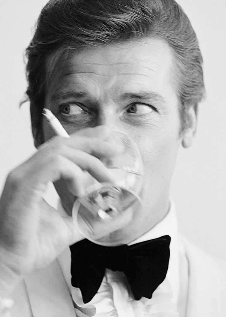 « Brett Sinclair, Simon Templar et James Bond me ressemblent, s’habillent comme moi, mais ils avaient plus de cheveux que moi! »

#RogerMoore 1927-2017￼￼￼￼✨🎂