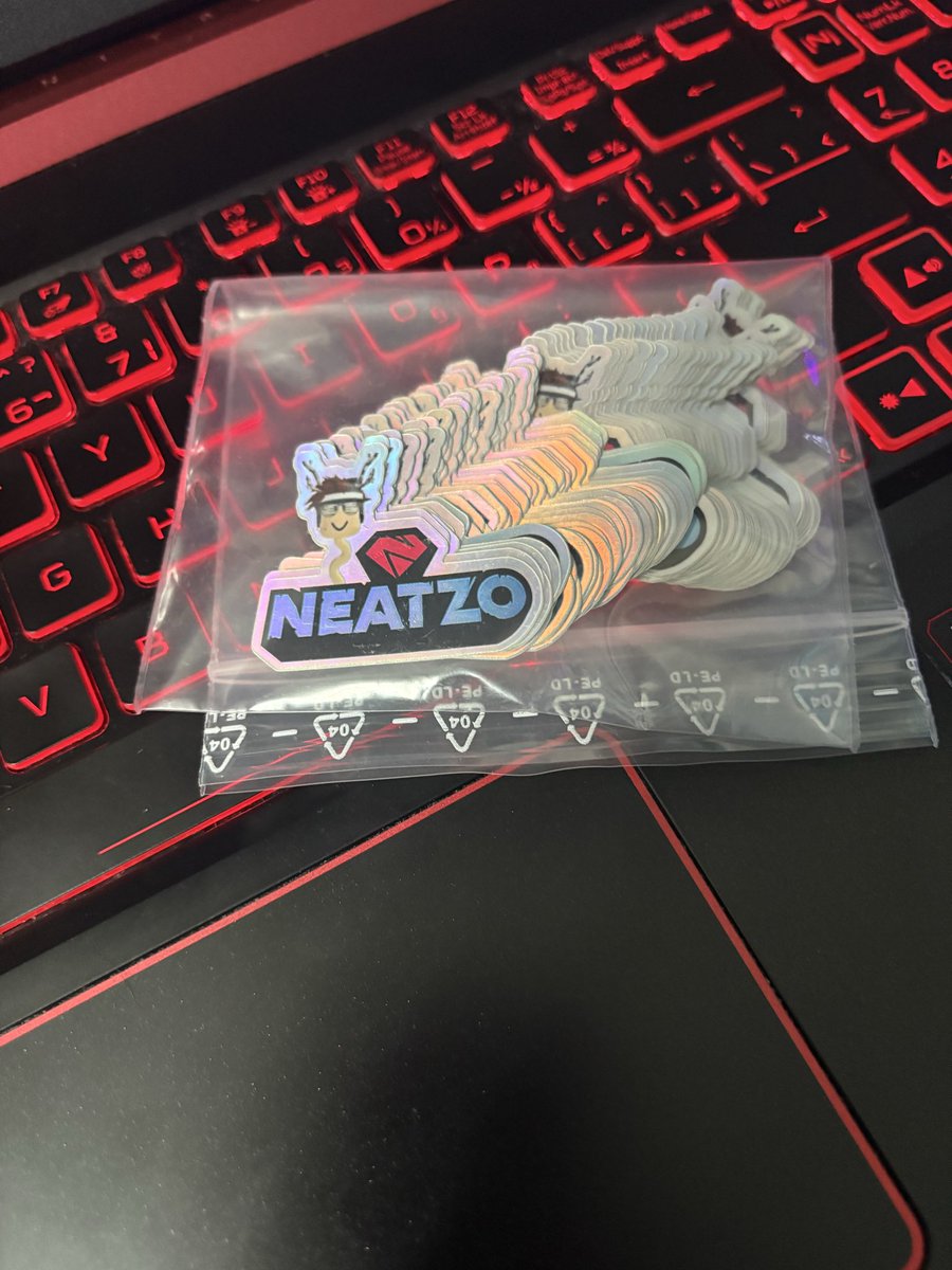 😤going to Twitchcon this week representing Roblox!! (Thank you Twitch for inviting me)‼️

🔥First 5 people to meet me gets a sticker + a Robux gift card!! COME SAY HELU