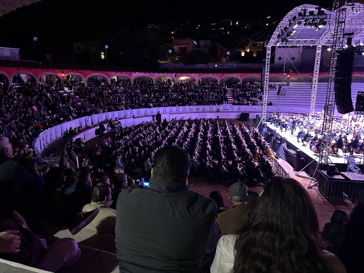 jaguirreJN's tweet photo. Gracias a todos los integrantes de @FunamGto por la organización de un magnífico Concierto de la @orquestamineria en San Miguel de Allende en beneficio de becas a estudiantes de @UNAMSanMiguel  Gracias a todos nuestros donantes y patrocinadores https://t.co/K8VZuyuRl2