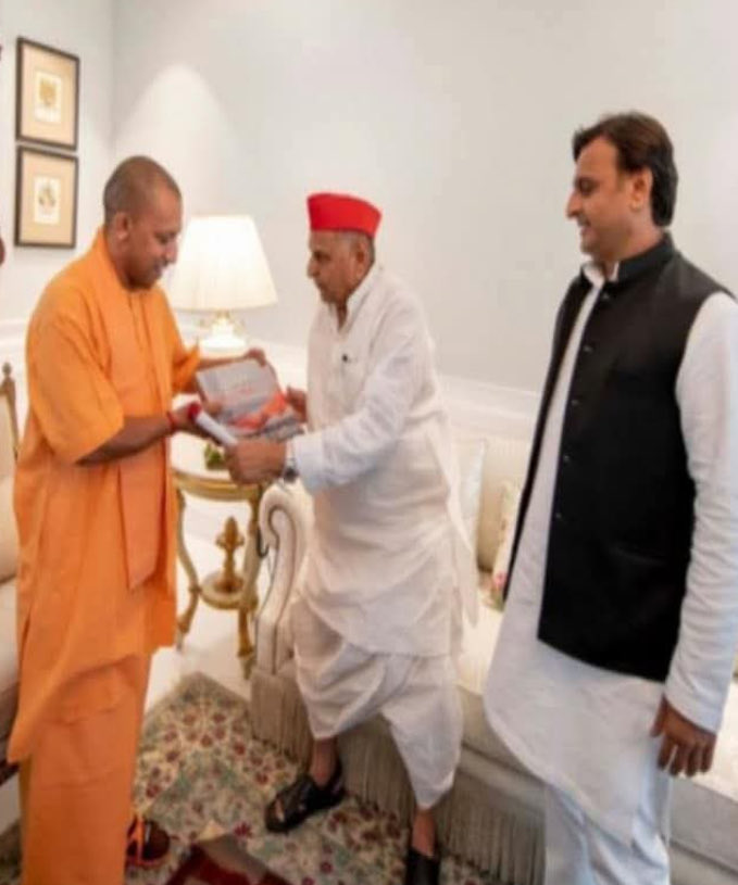 SudhinBhadoria's tweet image. ये है असली चेहरा समाजवादी पार्टी का।#बसपा को बी टीम कहने वाले समाजवादी पार्टी के नेता ख़ुद अपनी असलियत को देखें।ख़ुद शीशों के महल में रह रहे हैं,और जो परम पूज्य #बाबा_साहब व मान्यवर #कांशीराम साहब के अधूरे मिशन को आगे बढ़ा रहे उनपर हमला कर रहे।जनता सचेत और सावधान है। #जभीम_जयभारत
