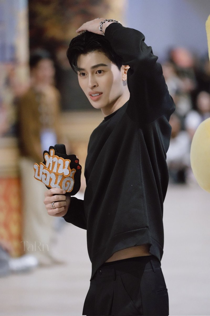 เมื่อวานพูดว่าปอนด์หล่อมากไปร้อยรอบได้🤣

PPP FAMILY AT FANIVAL

#GMMTVFANIVALxPondPhuwin
#ปอนด์ภูวินทร์ #PondPhuwin 
#ppnaravit