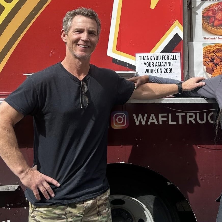 imaging him directing with his little glasses on 😵‍💫