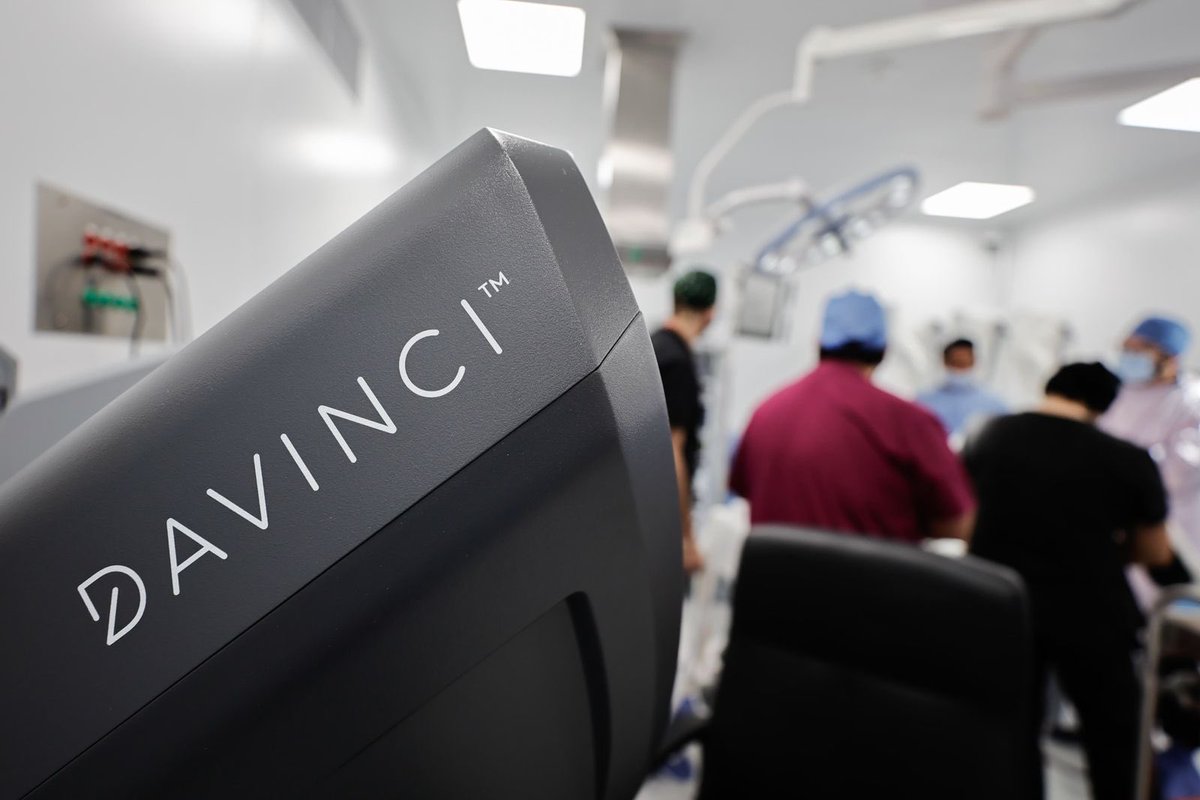 martibatres's tweet image. ¡Estrenamos otro robot quirúrgico!
Hoy dos pacientes se encuentran en recuperación tras haber sido intervenidas exitosamente el viernes pasado con el nuevo robot Da Vinci, la implementación más nueva del Hospital Regional de Alta Especialidad del @ISSSTE_mx en Torreón,…