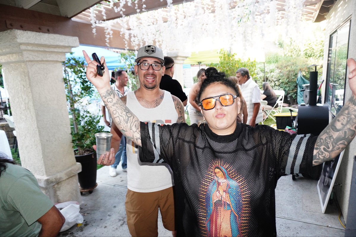 Lowkeyluxey's tweet image. Wedding after math w/ friends 😈