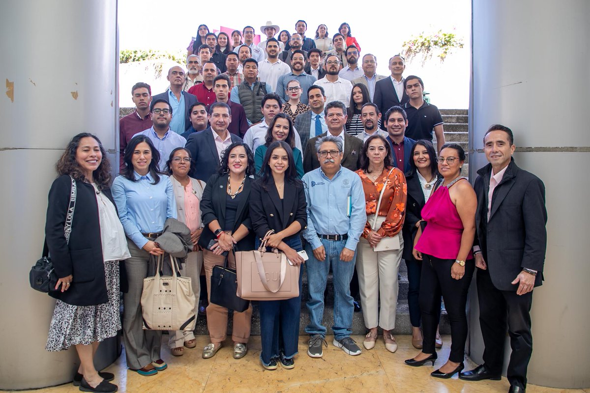Michoacán destaca entre los líderes agrícolas de México e impulsar este sector es el objetivo del #ConsejoAgroalimentarioDeMichoacán, que reunió a productores, empresarios, gobiernos e instituciones académicas, como la @UVAQ, para compartir sus propuestas. uvaq.edu.mx/nueva-noticias/