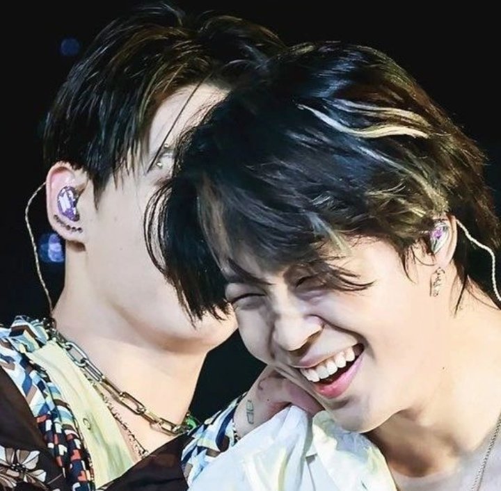 AnaMaria_9795's tweet photo. Woooo 🫰🏻🫶🏻
#Jikook https://t.co/HFi3Mv27FD
